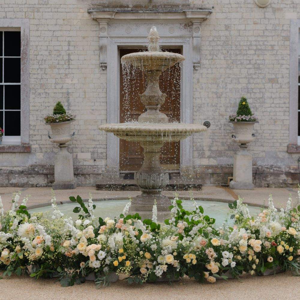 Russets is excluisive-use wedding venue on the Surrey / Hampshire border, featuring a tumbling water fountain and a grand entrance.
